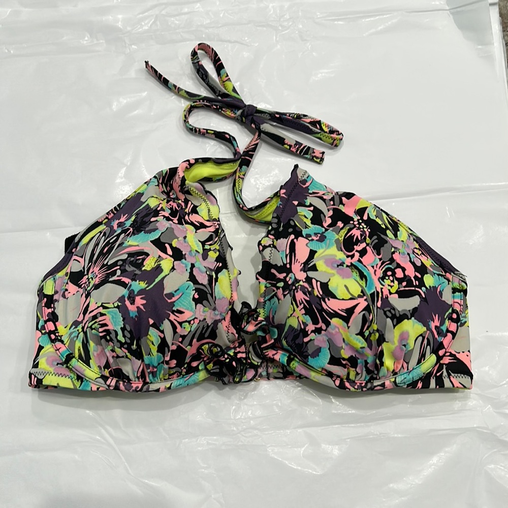 Victoria’s Secret bikini top 36D